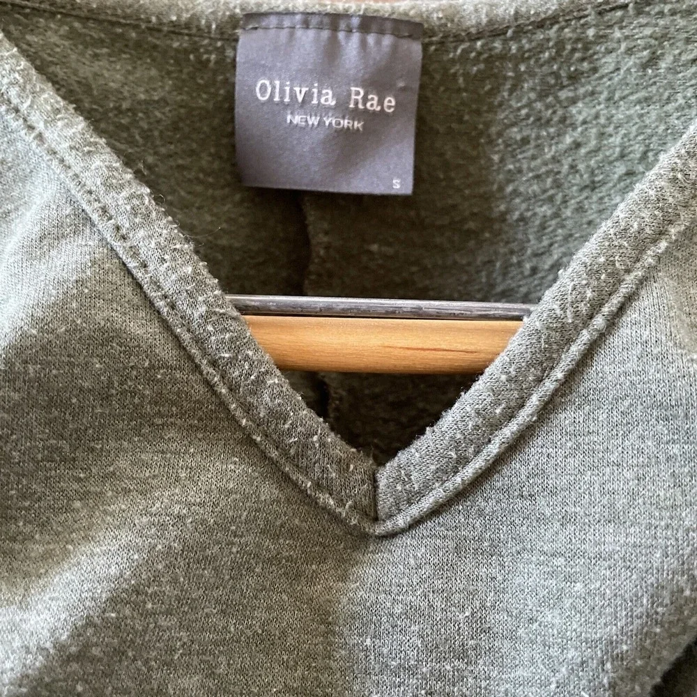 Olivia Rae Sage Green Comfort Casual Top‎ V-neck SMALL Crop Juniors Women